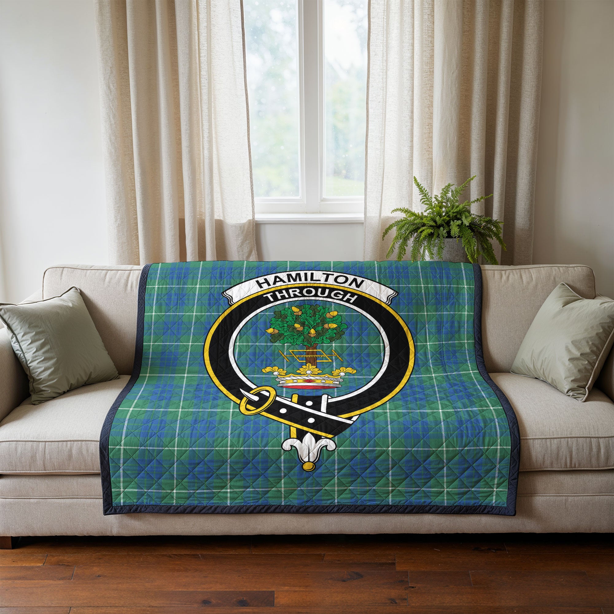 Hamilton Hunting Ancient Tartan Crest Quilt