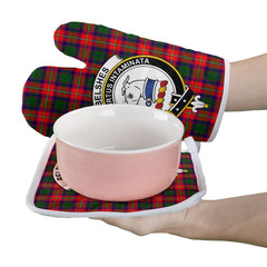 Belshes Tartan Crest Oven Mitt And Pot Holder (2 Oven Mitts + 1 Pot Holder)