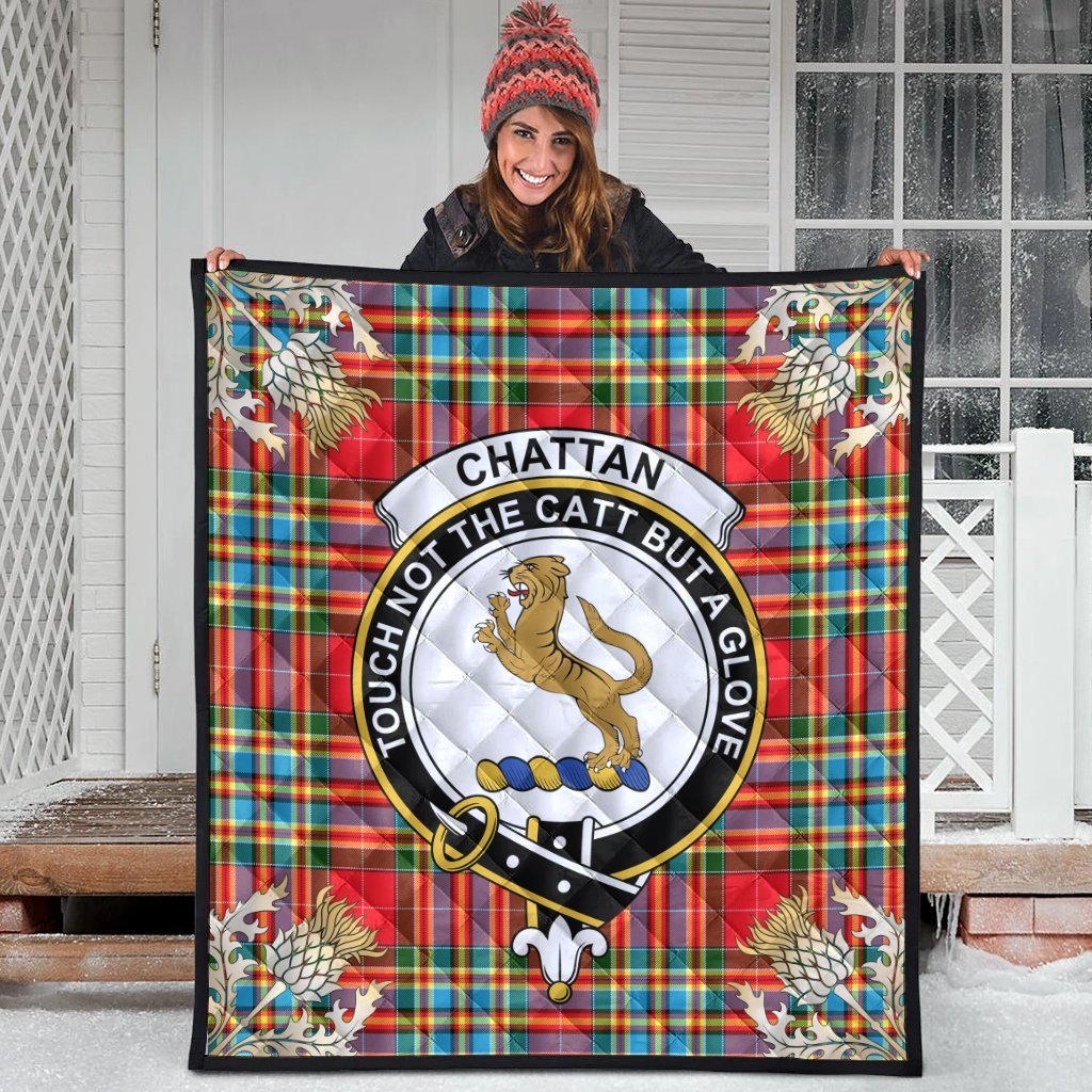 Chattan Tartan Crest Premium Quilt - Gold Thistle Style