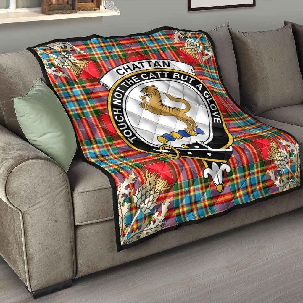 Chattan Tartan Crest Premium Quilt - Gold Thistle Style