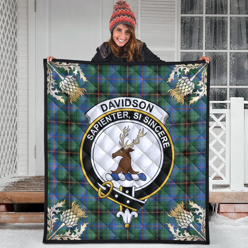 Davidson Ancient Tartan Crest Premium Quilt - Gold Thistle Style