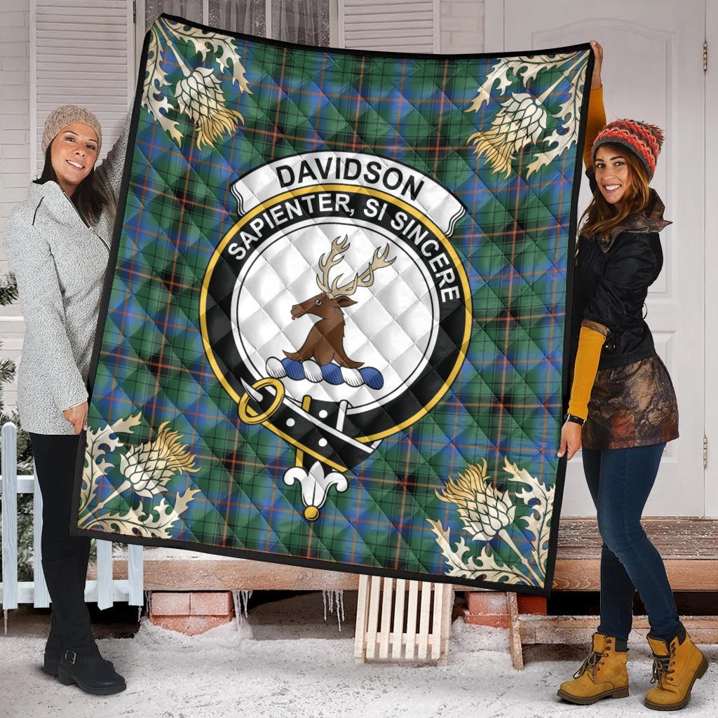 Davidson Ancient Tartan Crest Premium Quilt - Gold Thistle Style