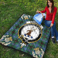 Davidson Ancient Tartan Crest Premium Quilt - Gold Thistle Style