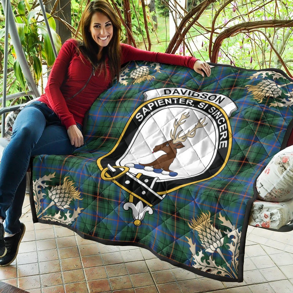 Davidson Ancient Tartan Crest Premium Quilt - Gold Thistle Style