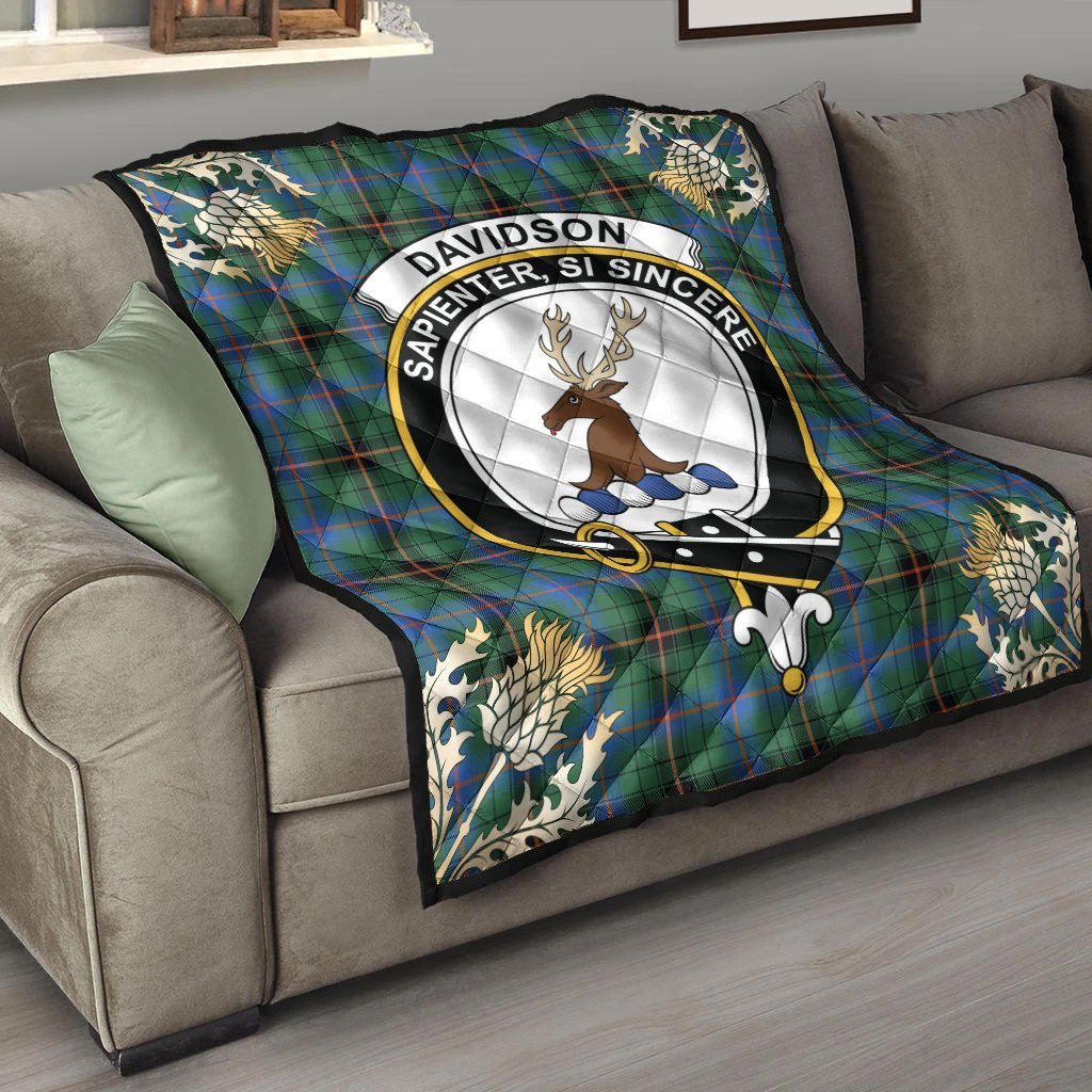 Davidson Ancient Tartan Crest Premium Quilt - Gold Thistle Style