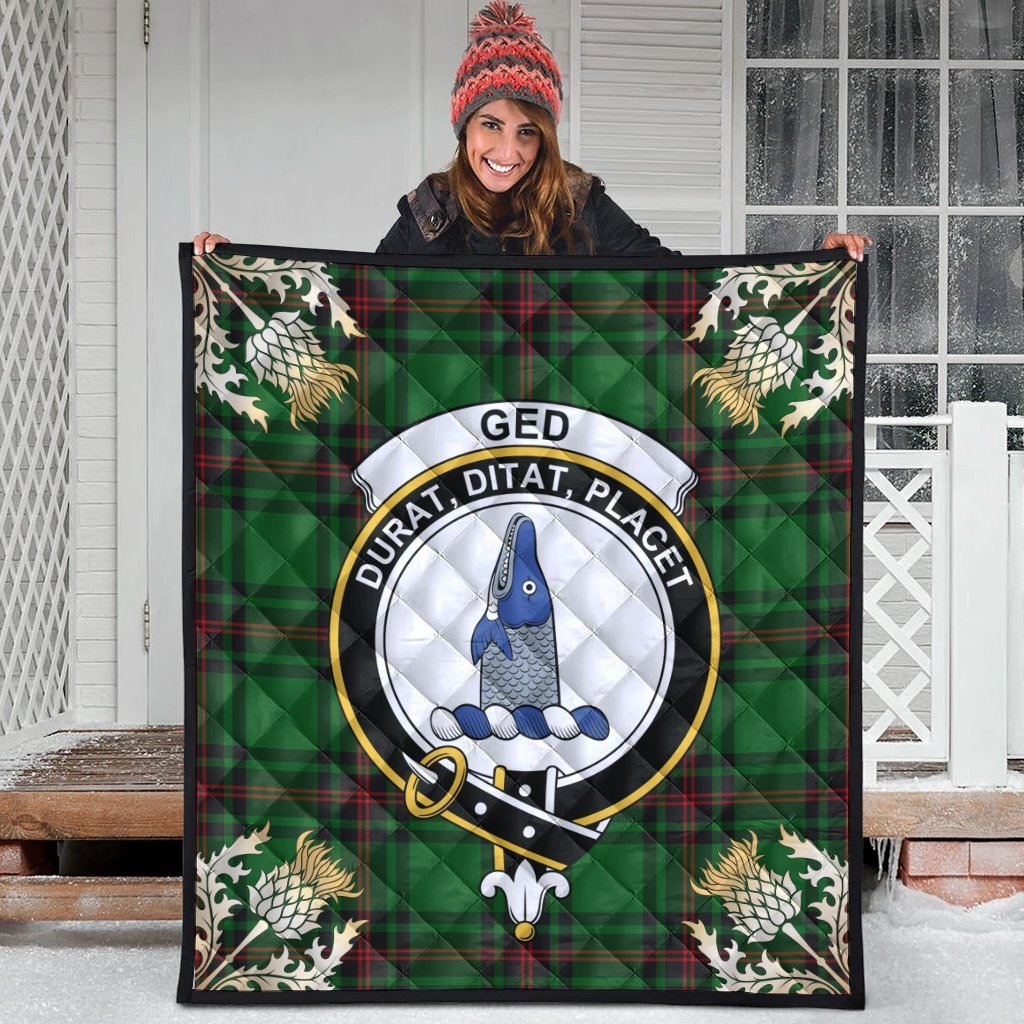 Ged Tartan Crest Premium Quilt - Gold Thistle Style