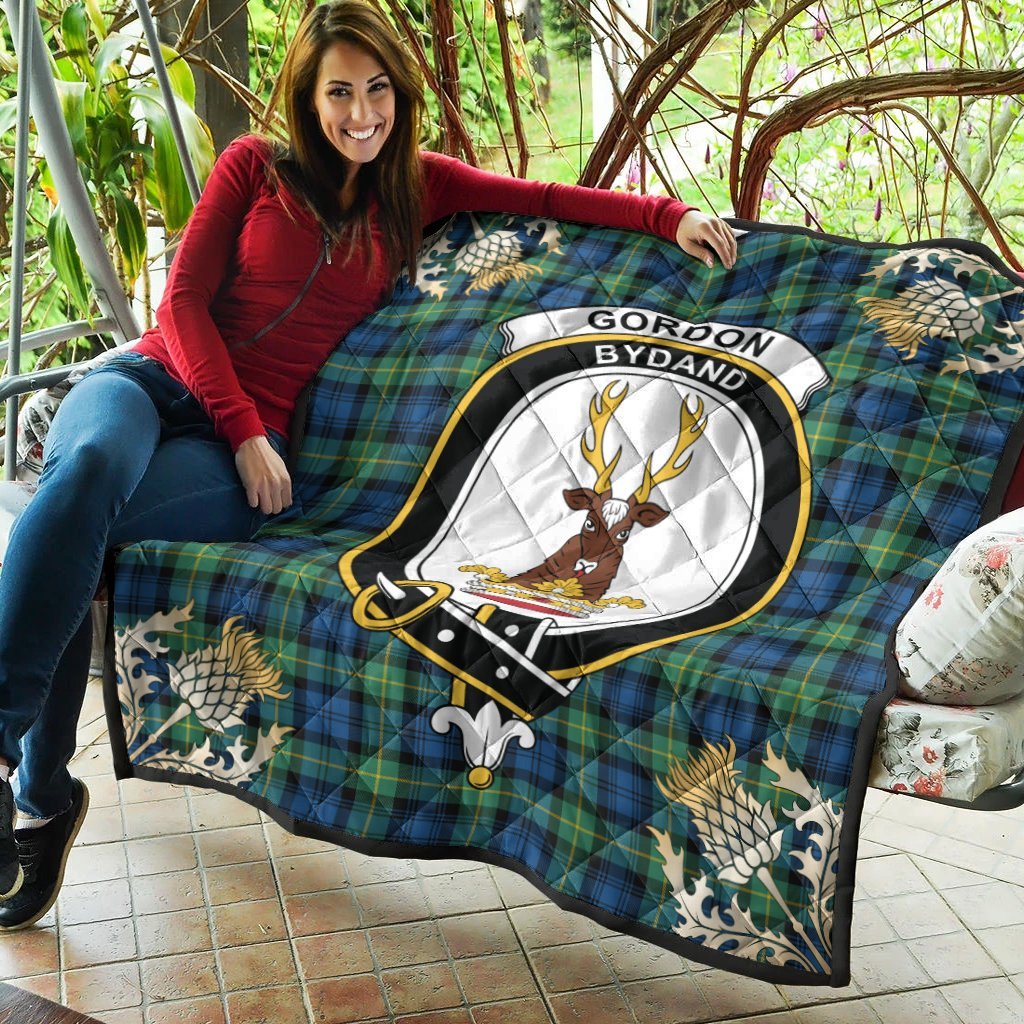 Gordon Ancient Tartan Crest Premium Quilt - Gold Thistle Style