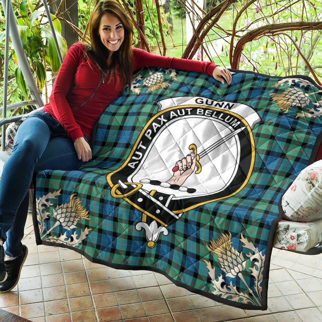 Gunn Ancient Tartan Crest Premium Quilt - Gold Thistle Style