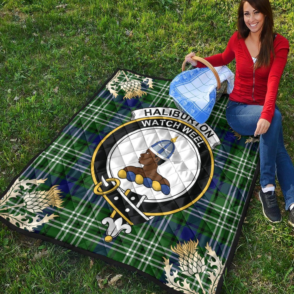 Haliburton Tartan Crest Premium Quilt - Gold Thistle Style