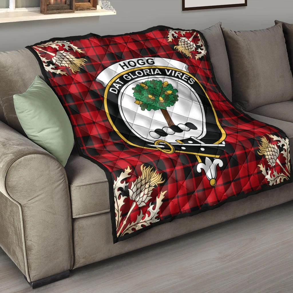 Hogg Tartan Crest Premium Quilt - Gold Thistle Style