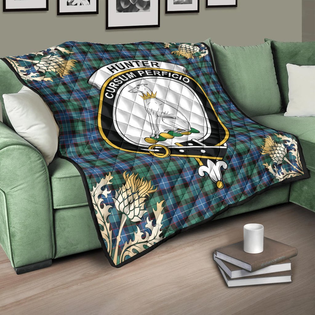 Hunter Ancient Tartan Crest Premium Quilt - Gold Thistle Style