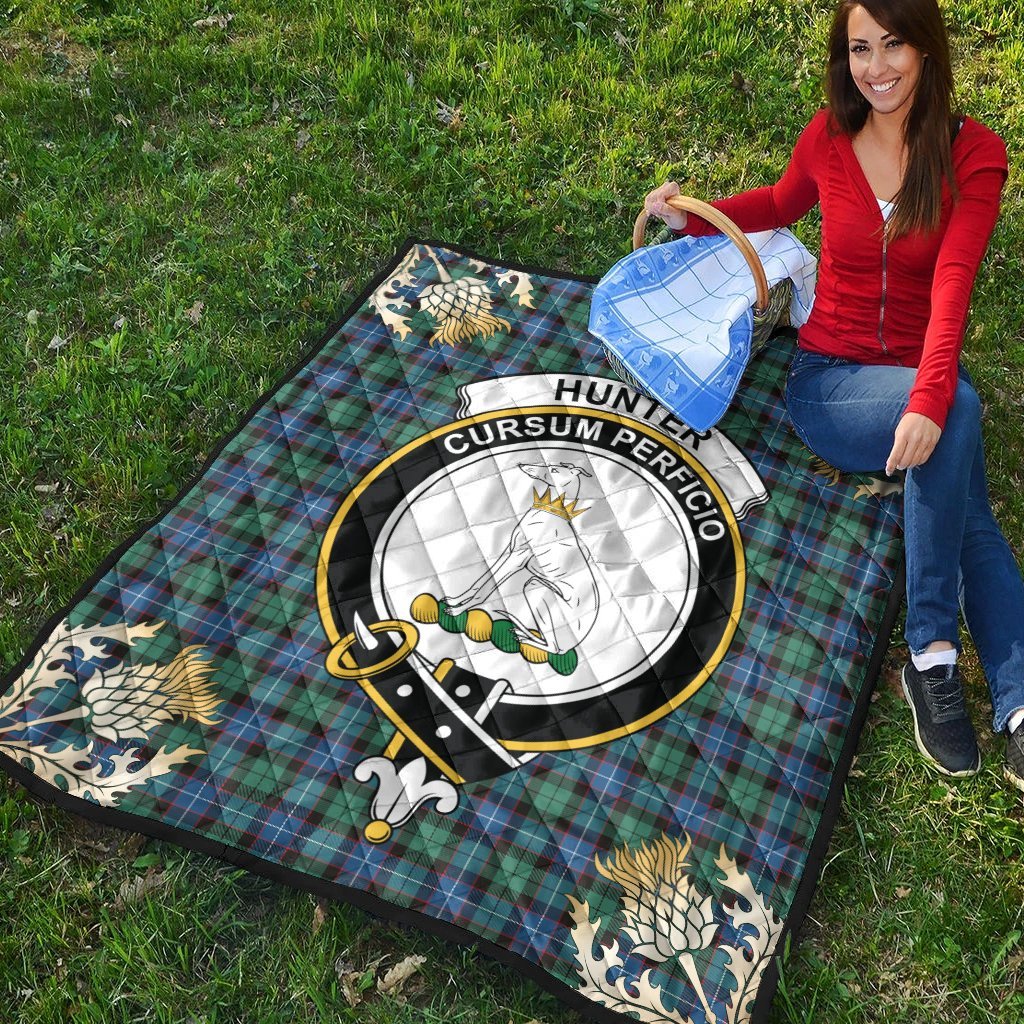 Hunter Ancient Tartan Crest Premium Quilt - Gold Thistle Style