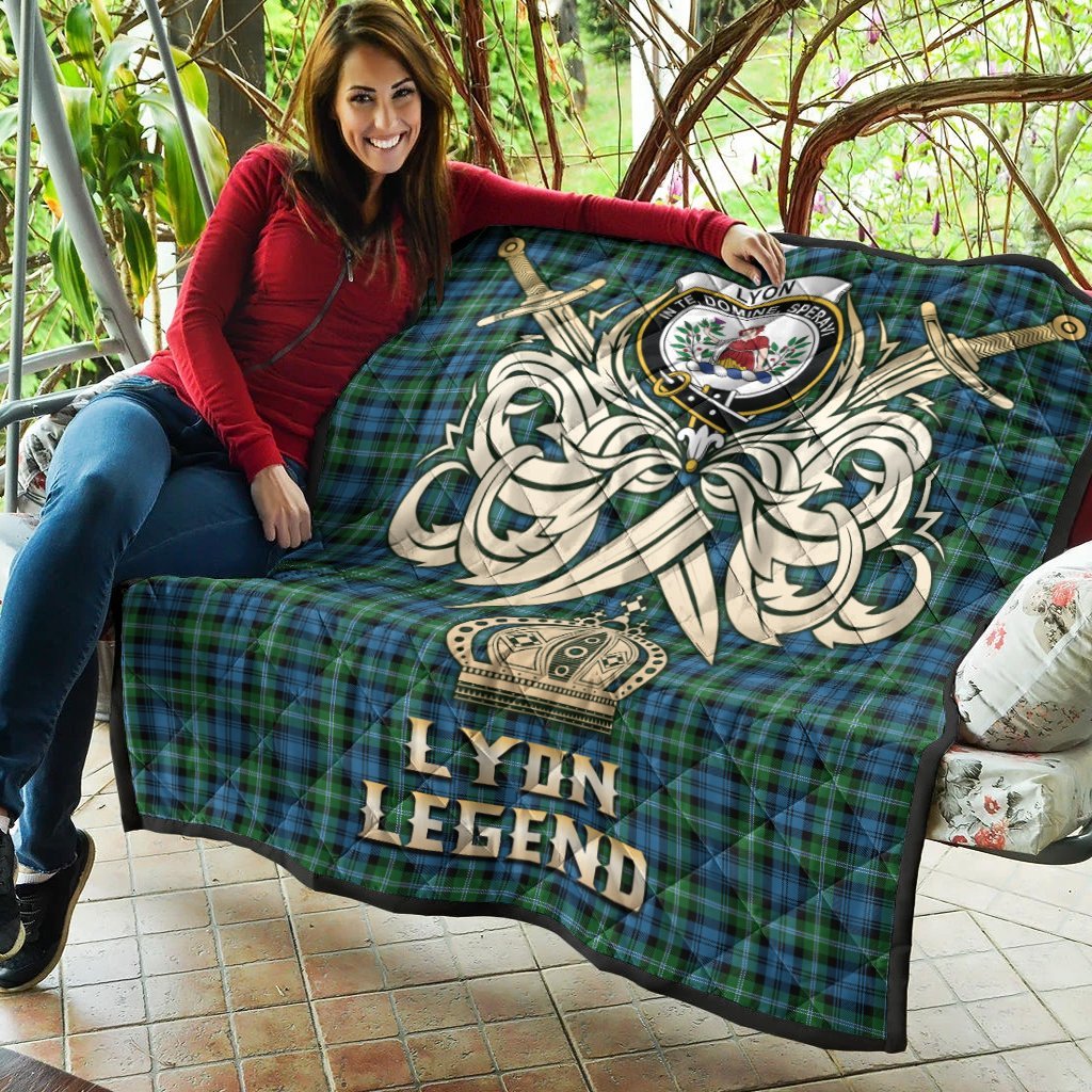 Lyon Tartan Crest Legend Gold Royal Premium Quilt