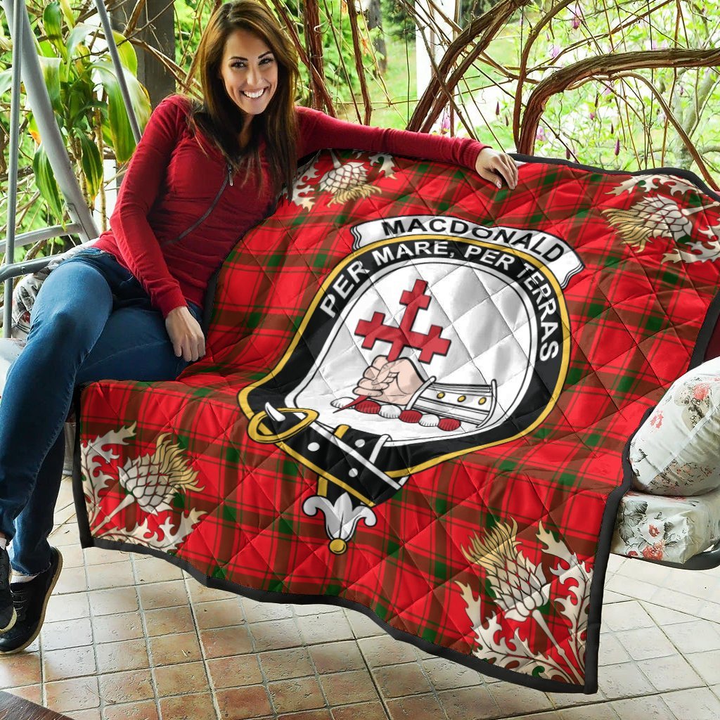 MacDonald of Sleat Tartan Crest Premium Quilt - Gold Thistle Style