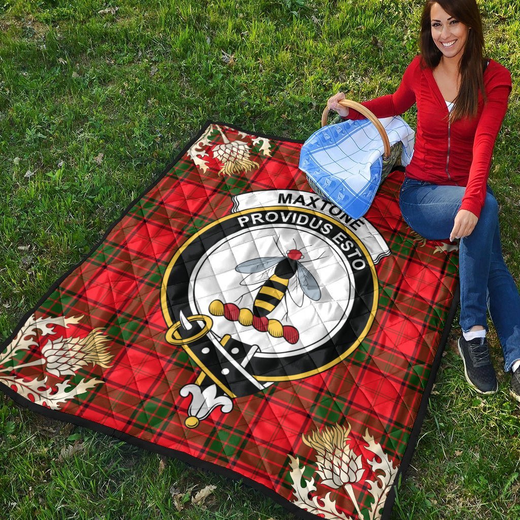 Maxtone Tartan Crest Premium Quilt - Gold Thistle Style