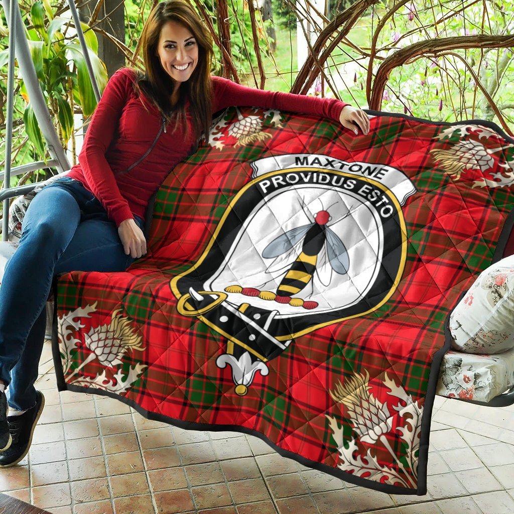 Maxtone Tartan Crest Premium Quilt - Gold Thistle Style