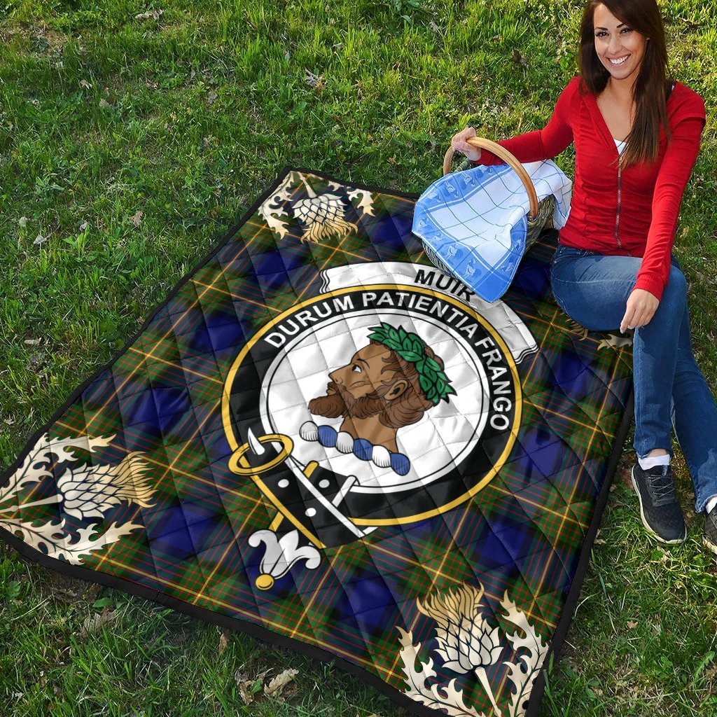 Muir Tartan Crest Premium Quilt - Gold Thistle Style