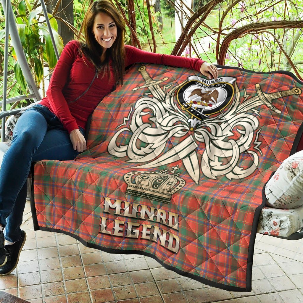 Munro Ancient Tartan Crest Legend Gold Royal Premium Quilt