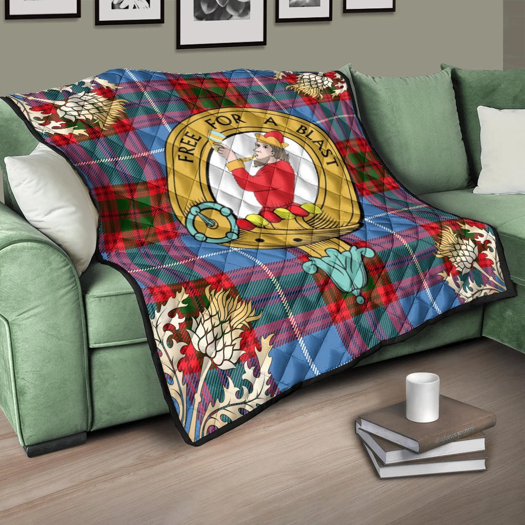 Pennycook Tartan Crest Premium Quilt - Gold Thistle Style