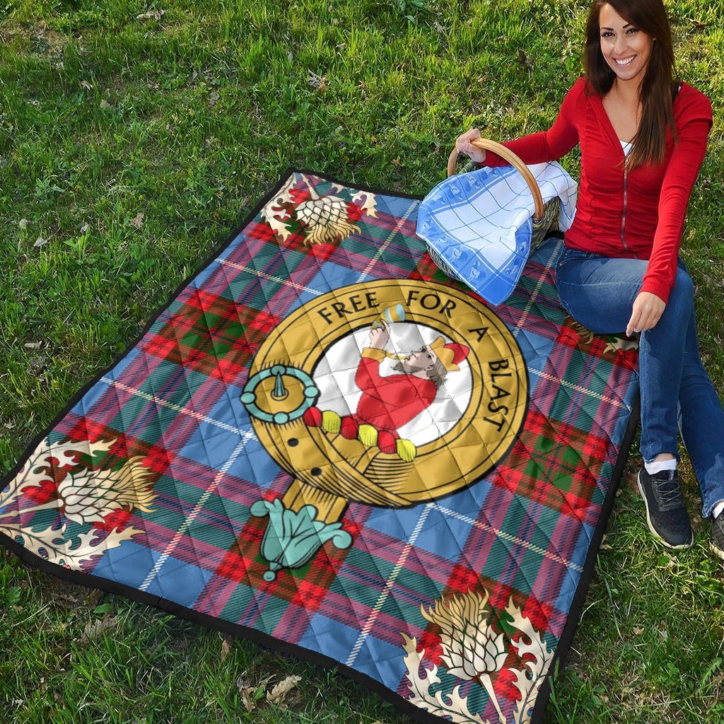 Pennycook Tartan Crest Premium Quilt - Gold Thistle Style