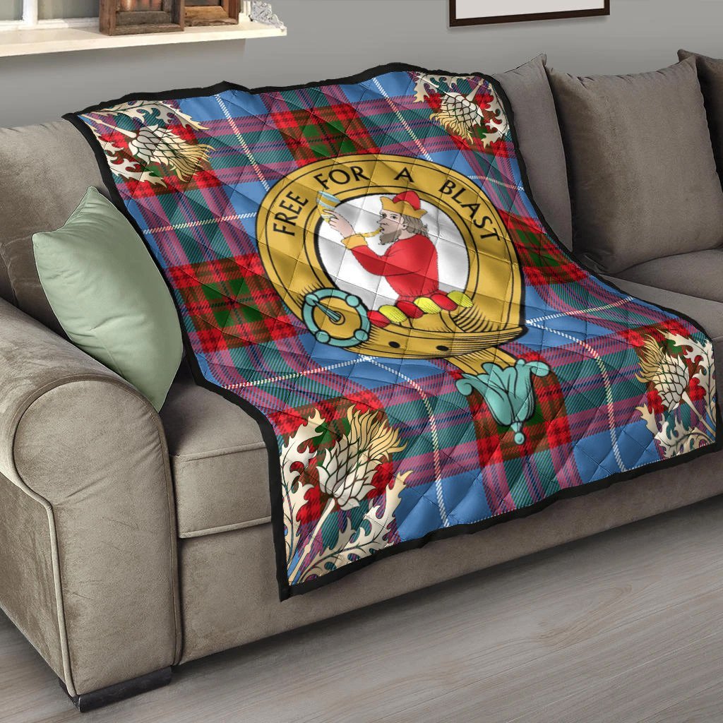 Pennycook Tartan Crest Premium Quilt - Gold Thistle Style