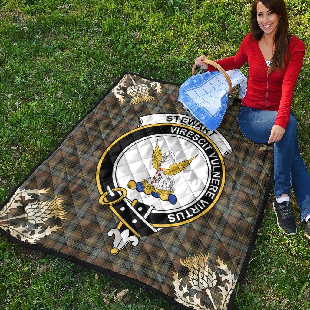 Stewart Hunting Weathered Tartan Crest Premium Quilt - Gold Thistle Style