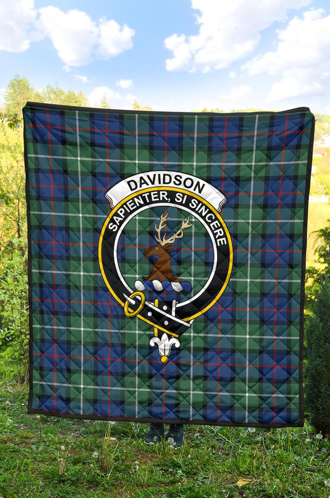 Davidson of Tulloch Tartan Crest Quilt