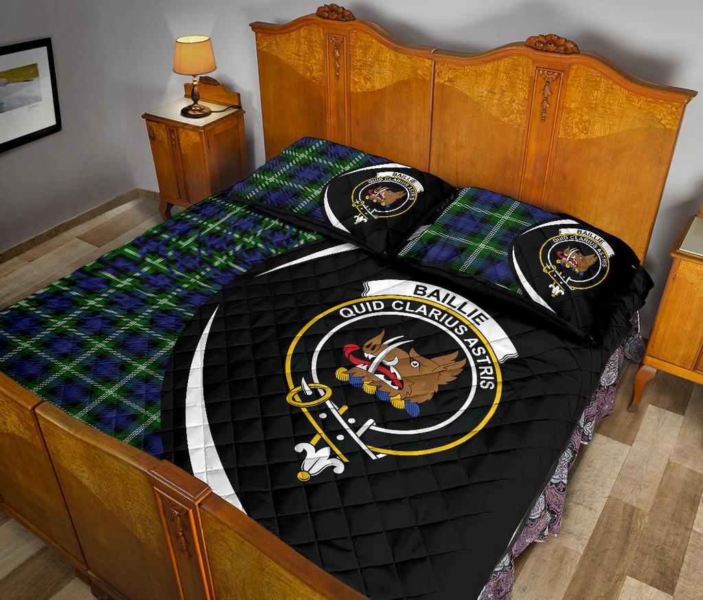 Baillie Modern Tartan Crest Circle Style Quilt Bed Set
