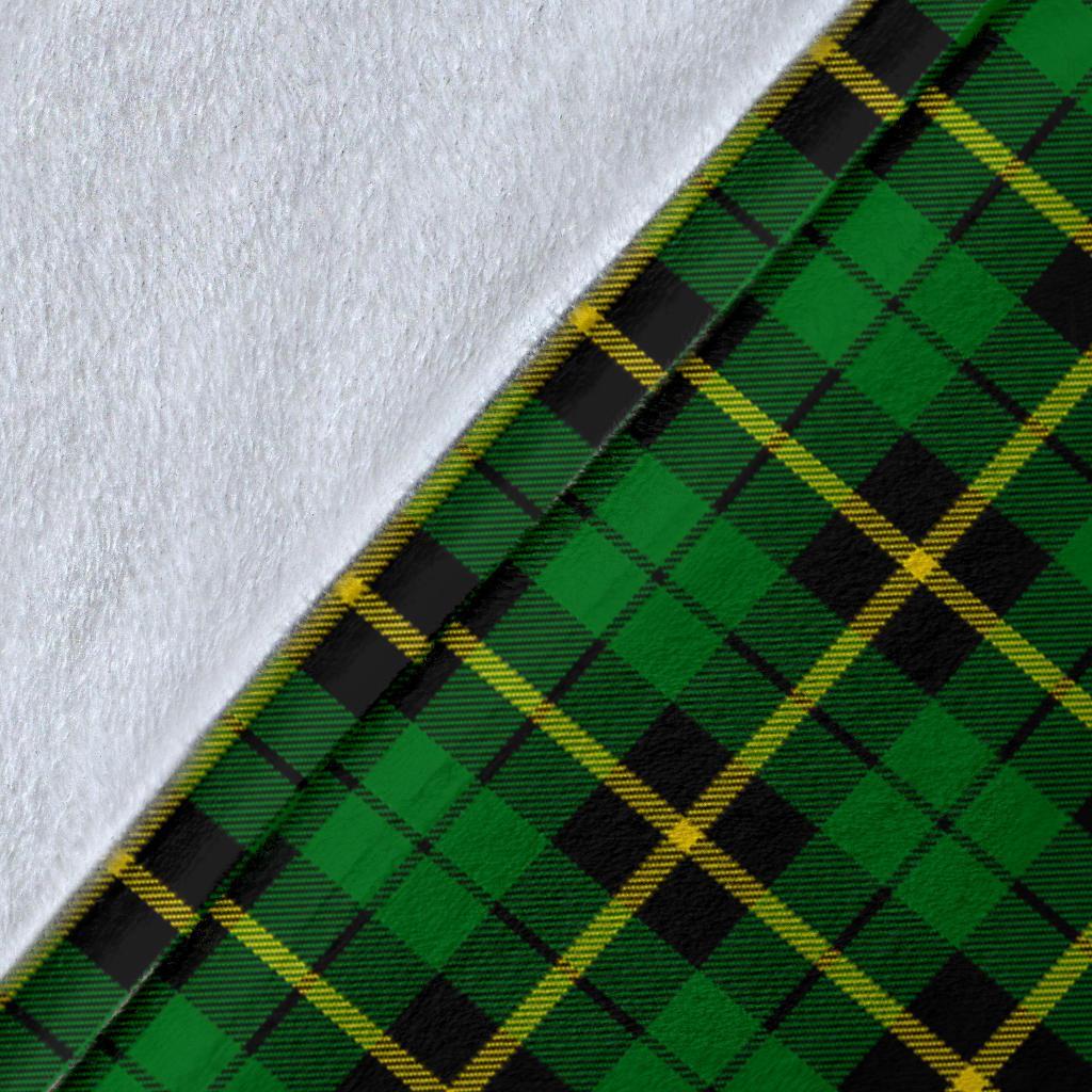 Wallace Hunting - Green Tartan Crest Blanket Wave Style