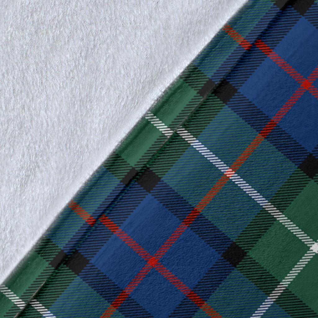 Davidson of Tulloch Tartan Crest Blanket Wave Style