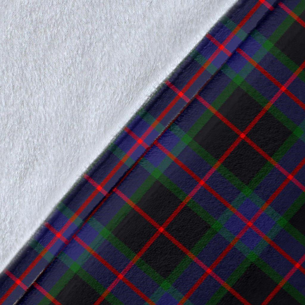 Nairn Tartan Crest Blanket Wave Style